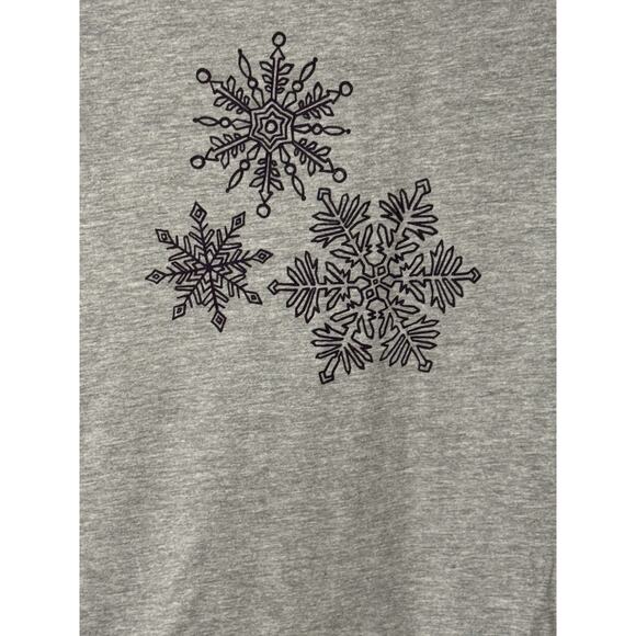 Dreams Co. Gray Long Sleeve T-Shirt With Snowflake Design, Size 22/24 1X - Picture 2 of 7